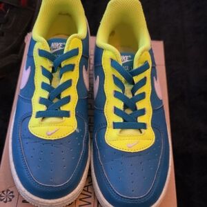 Nike Kids Sneakers in Blue and Neon Yellow